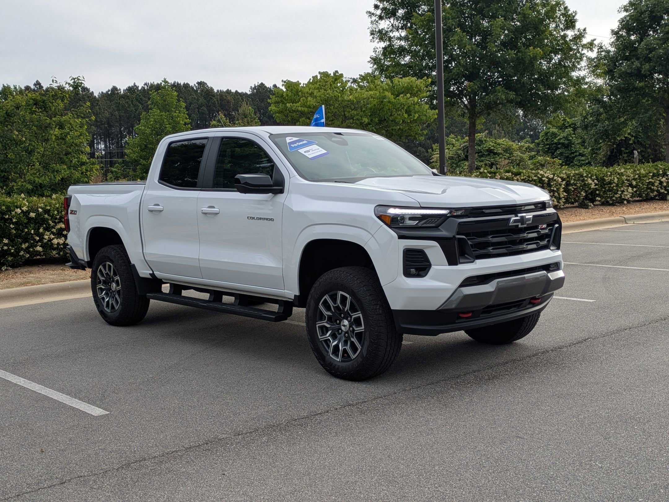 Used 2024 Chevrolet Colorado Z71 w/ Z71 Convenience Package 2