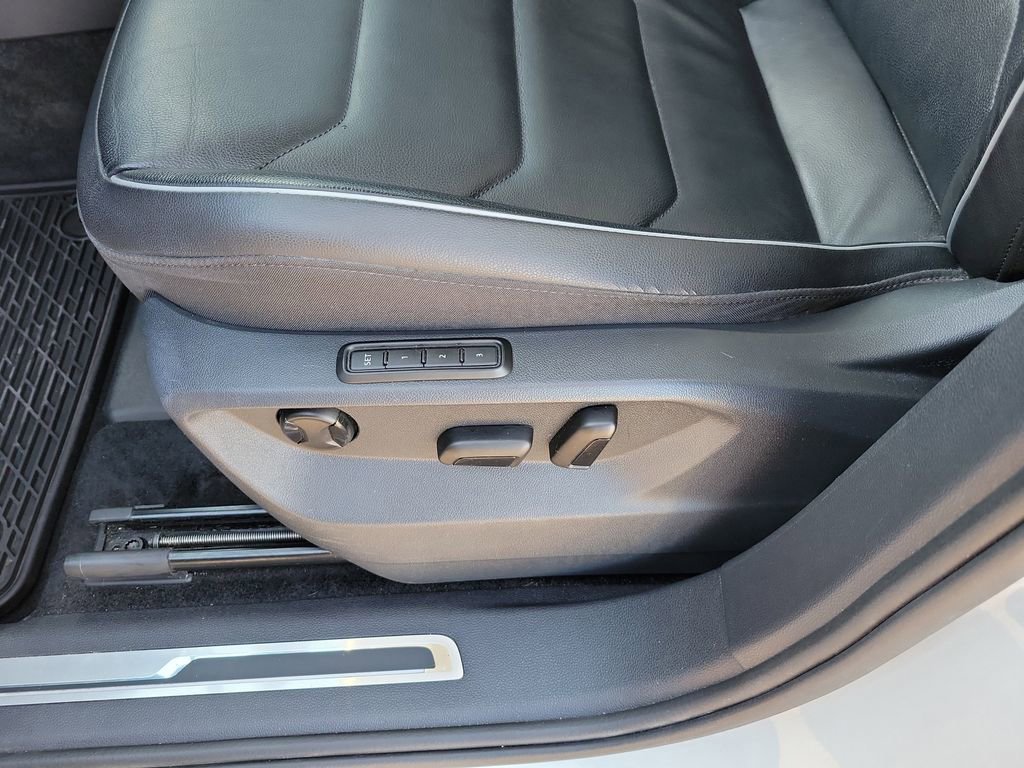 Used 2019 Volkswagen Tiguan SEL Premium image 22