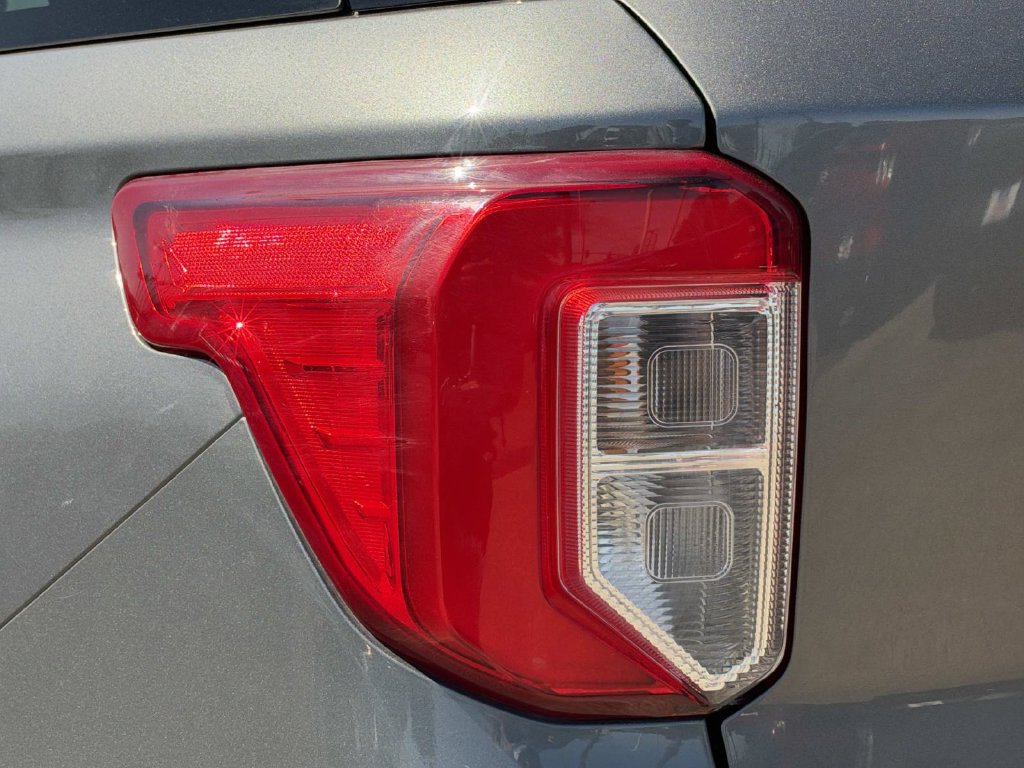 Certified 2023 Ford Explorer XLT w/ Equipment Group 202A RWD image 8