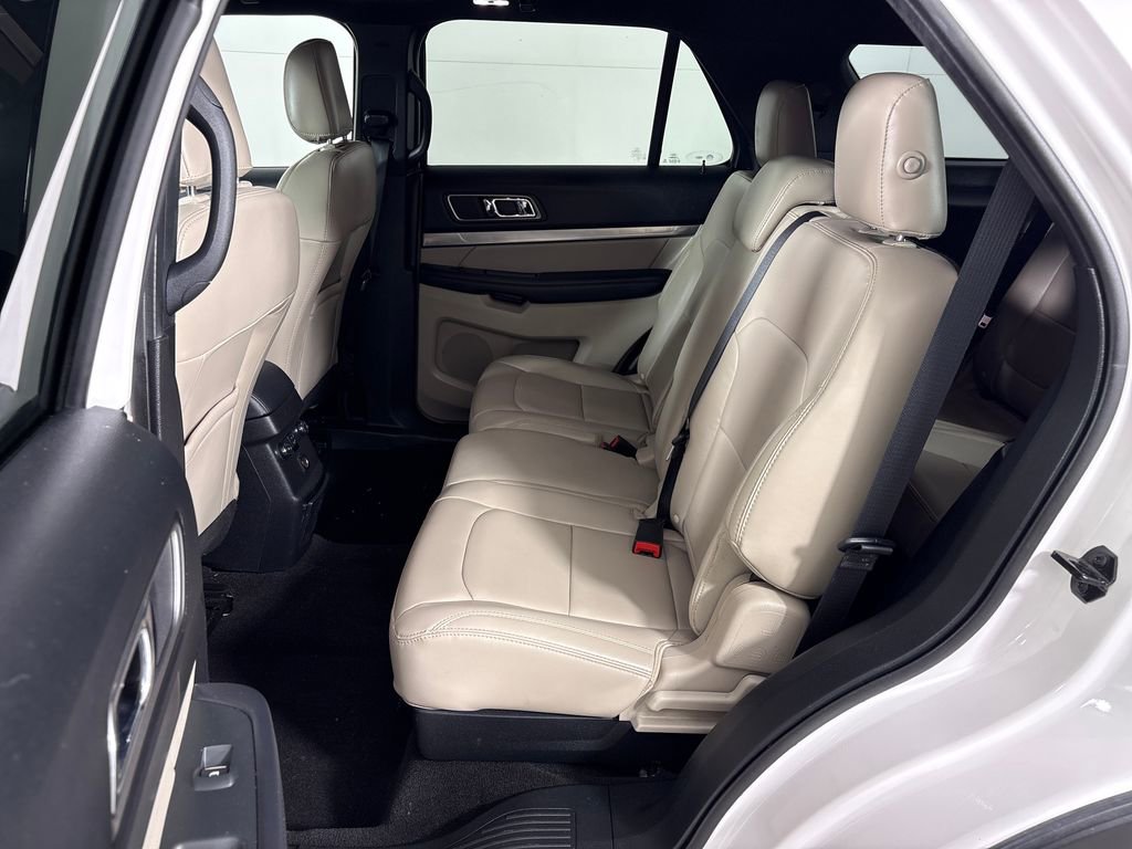 Certified 2019 Ford Explorer XLT w/ Equipment Group 202A AWD/4WD image 32