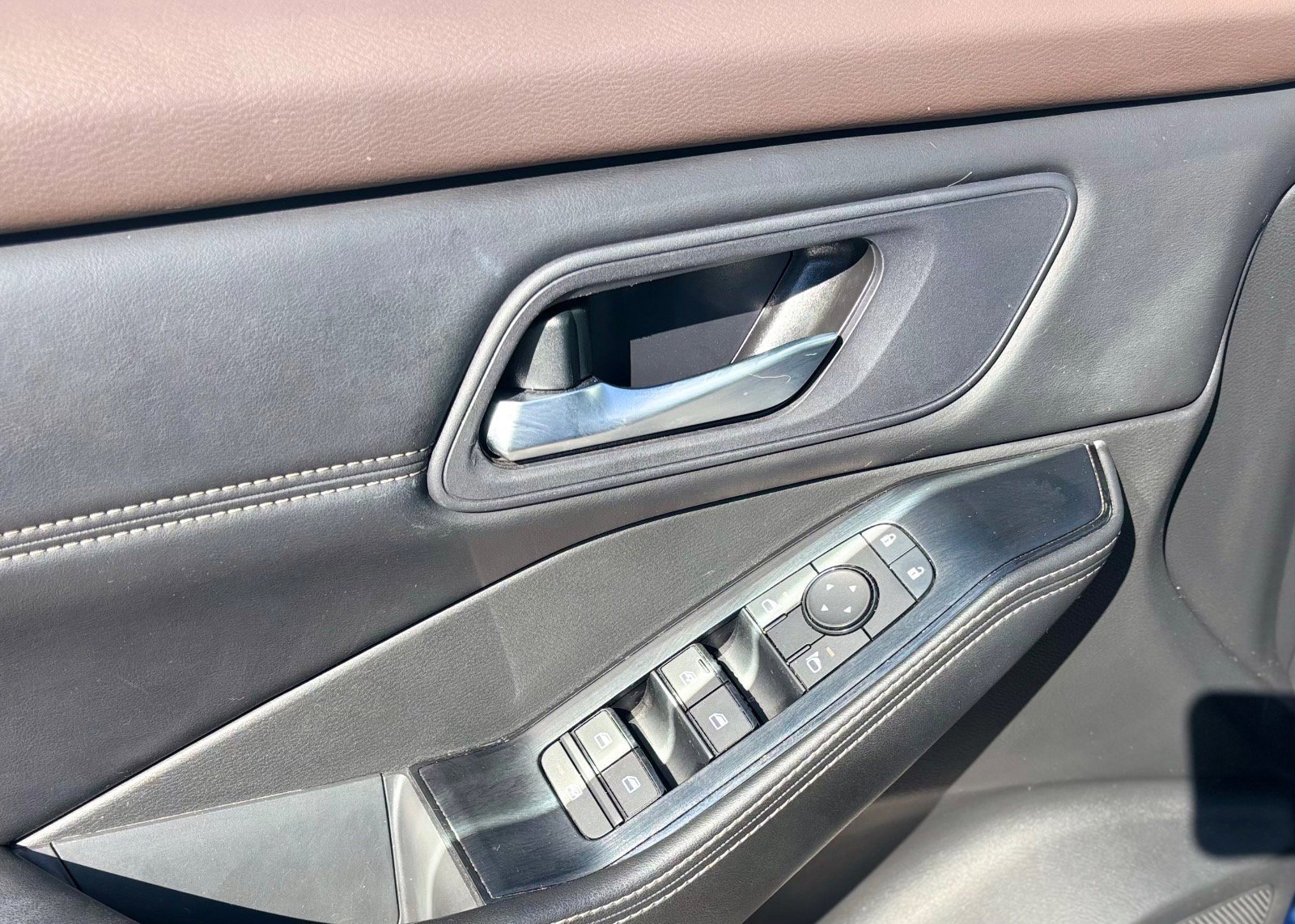 Used 2023 Nissan Rogue SV w/ SV Premium B Package image 30