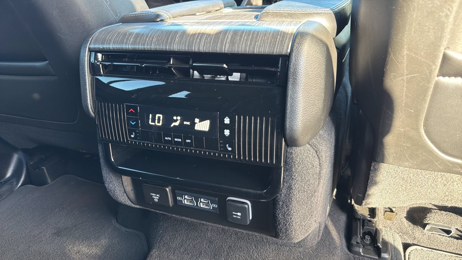 Used 2024 Jeep Wagoneer Series II w/ Flexible Seating Group AWD/4WD image 25