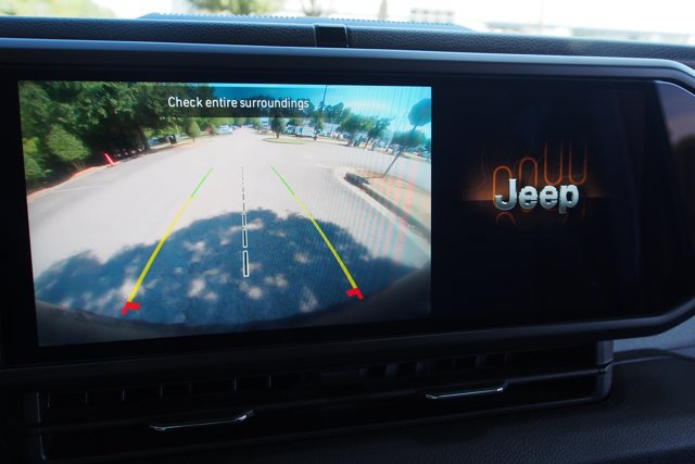 Used 2024 Jeep Wrangler Unlimited Sport AWD/4WD image 30