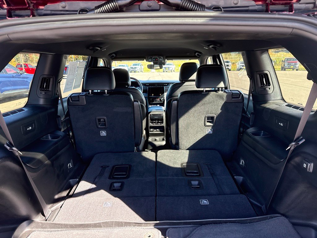 Used 2023 Jeep Grand Cherokee L Laredo AWD/4WD image 4