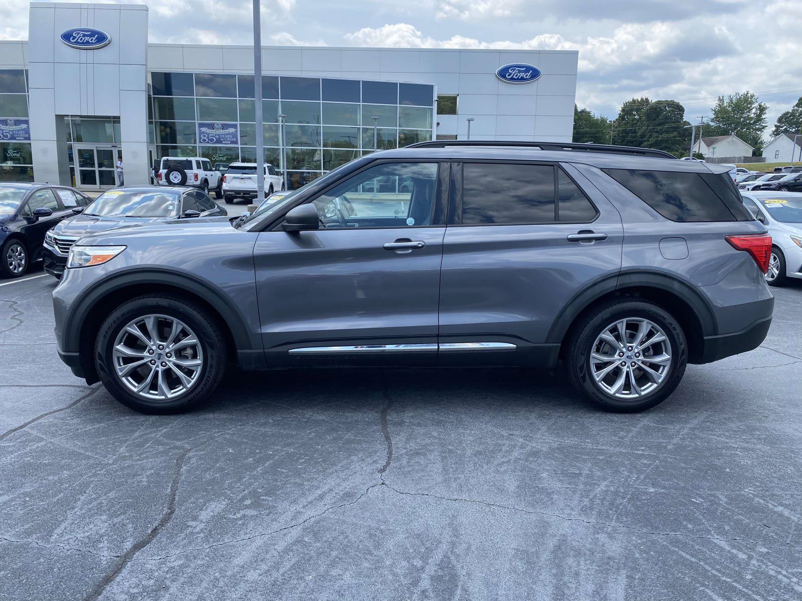 Certified 2021 Ford Explorer XLT w/ Equipment Group 202A RWD image 4