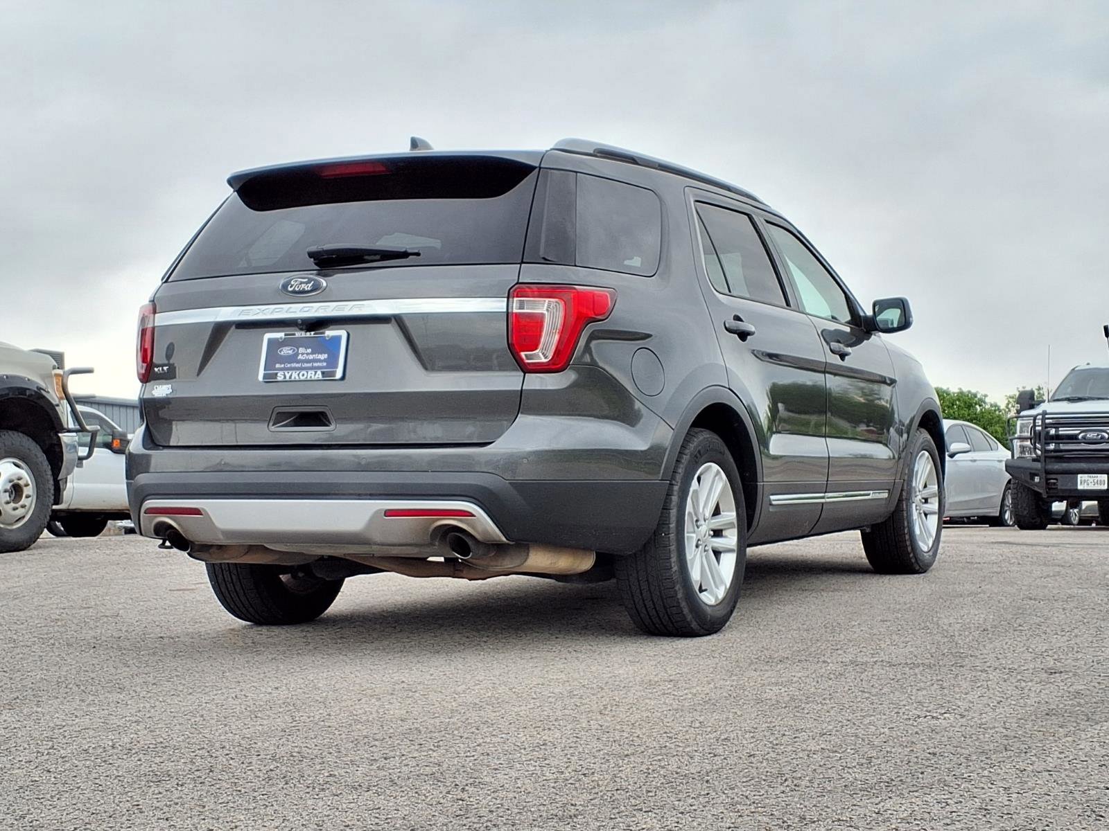Certified 2017 Ford Explorer XLT w/ Equipment Group 202A FWD image 3