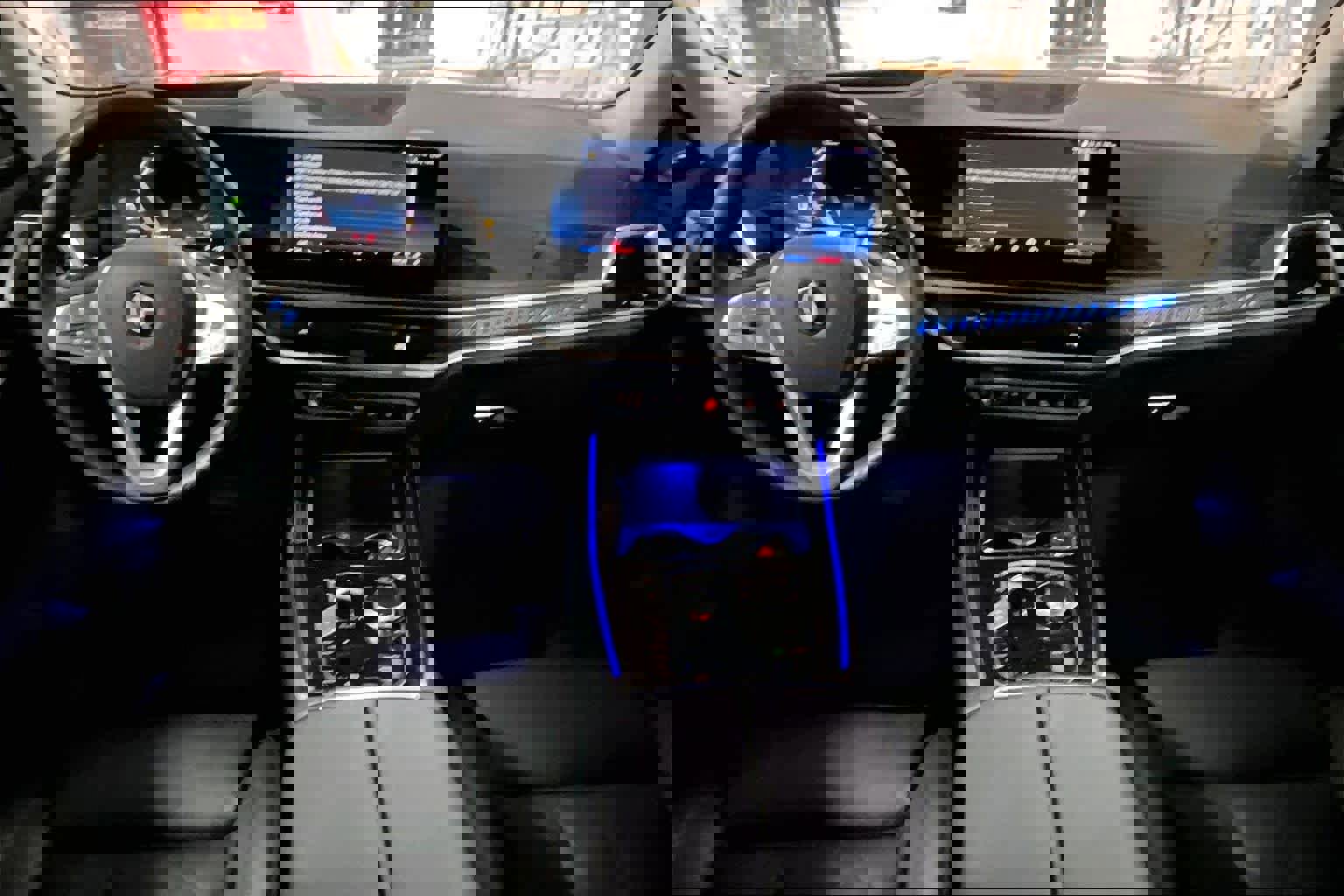 Used 2026 BMW X7 xDrive40i image 16