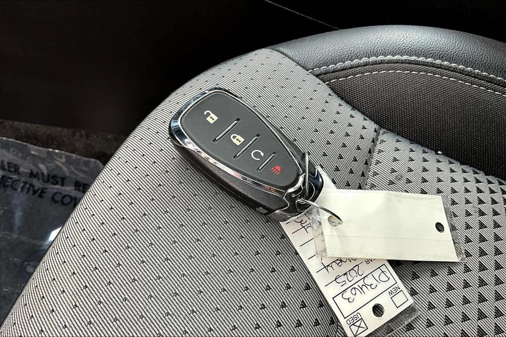 Used 2025 Chevrolet Trax LT FWD image 37