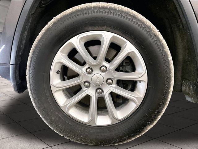 Used 2021 Jeep Grand Cherokee Laredo AWD/4WD image 8