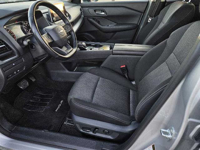 Used 2025 Nissan Rogue SV FWD image 17