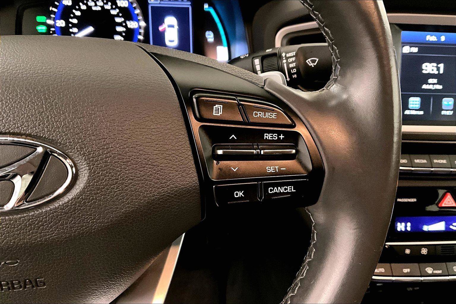 Used 2019 Hyundai Ioniq Plug-In Hybrid image 18