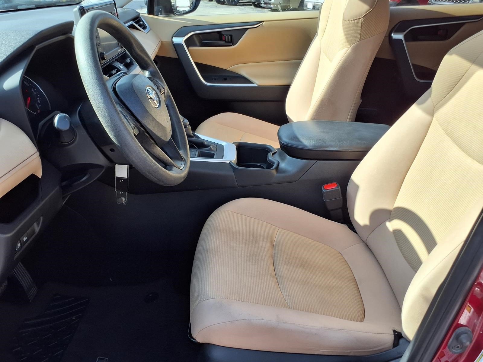 Used 2022 Toyota RAV4 LE AWD/4WD image 14