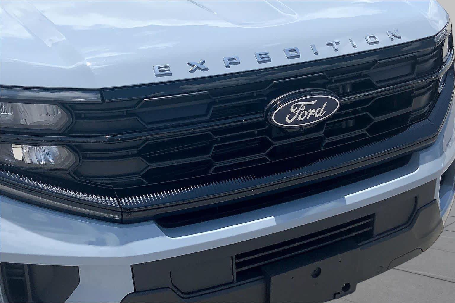 Certified 2025 Ford Expedition Active AWD/4WD image 30