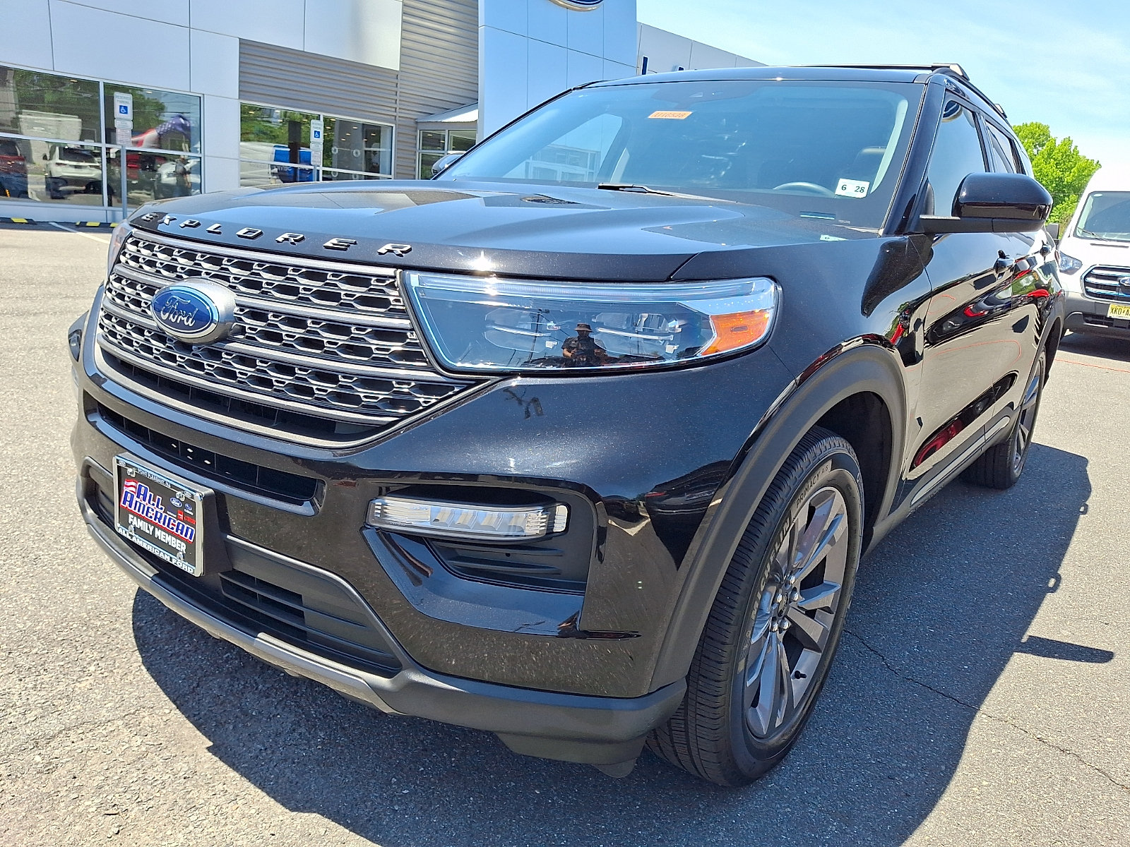 Certified 2023 Ford Explorer XLT w/ Equipment Group 202A AWD/4WD image 4