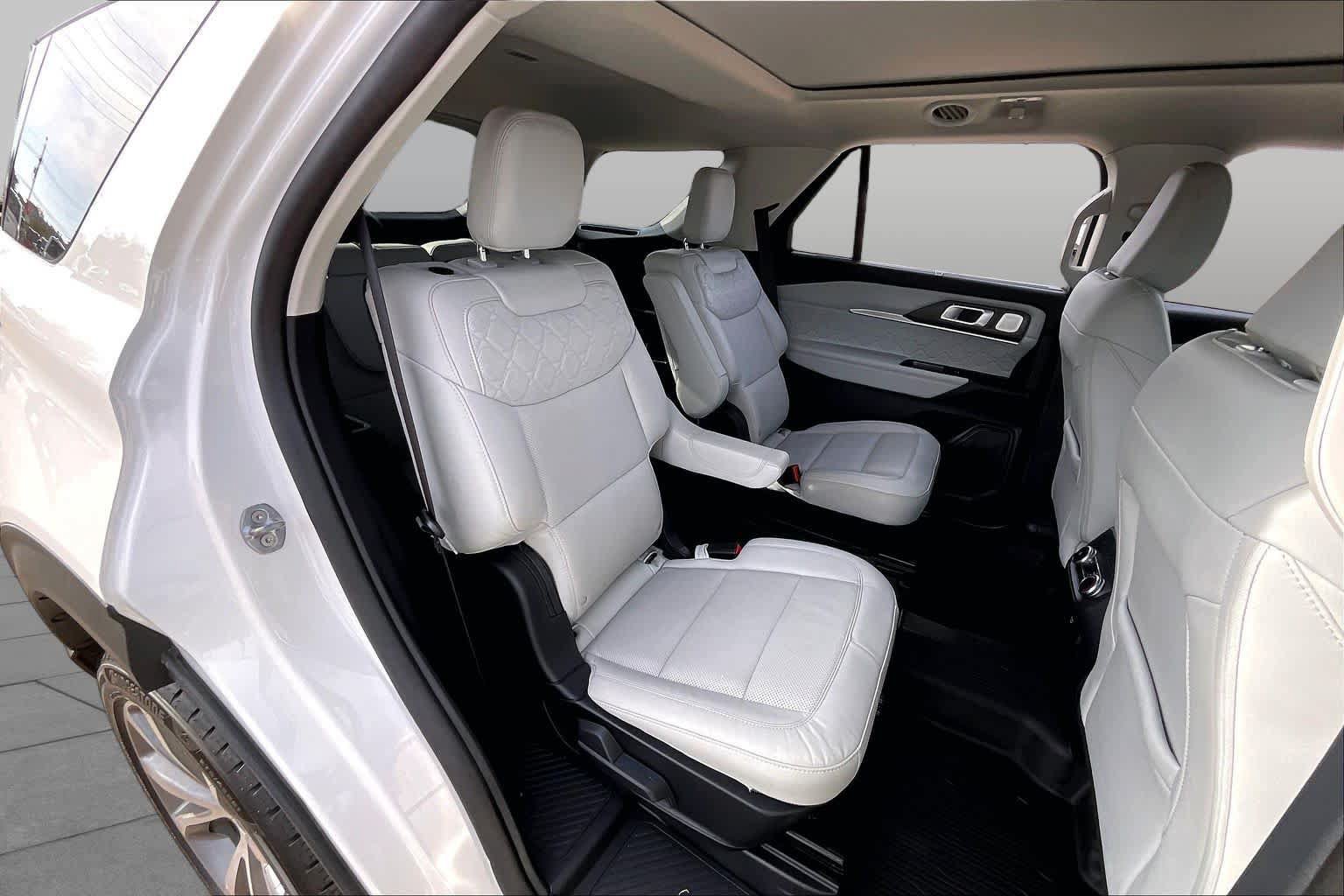 Certified 2025 Ford Explorer Platinum w/ Ultimate Package AWD/4WD image 20