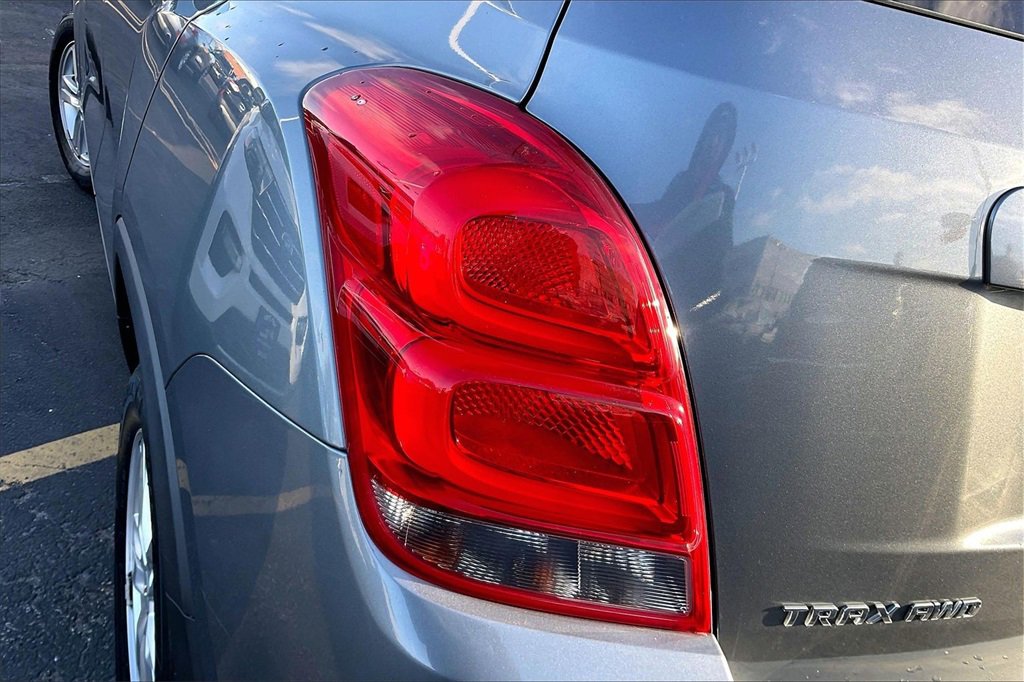 Used 2019 Chevrolet Trax LT w/ LT Convenience Package image 27