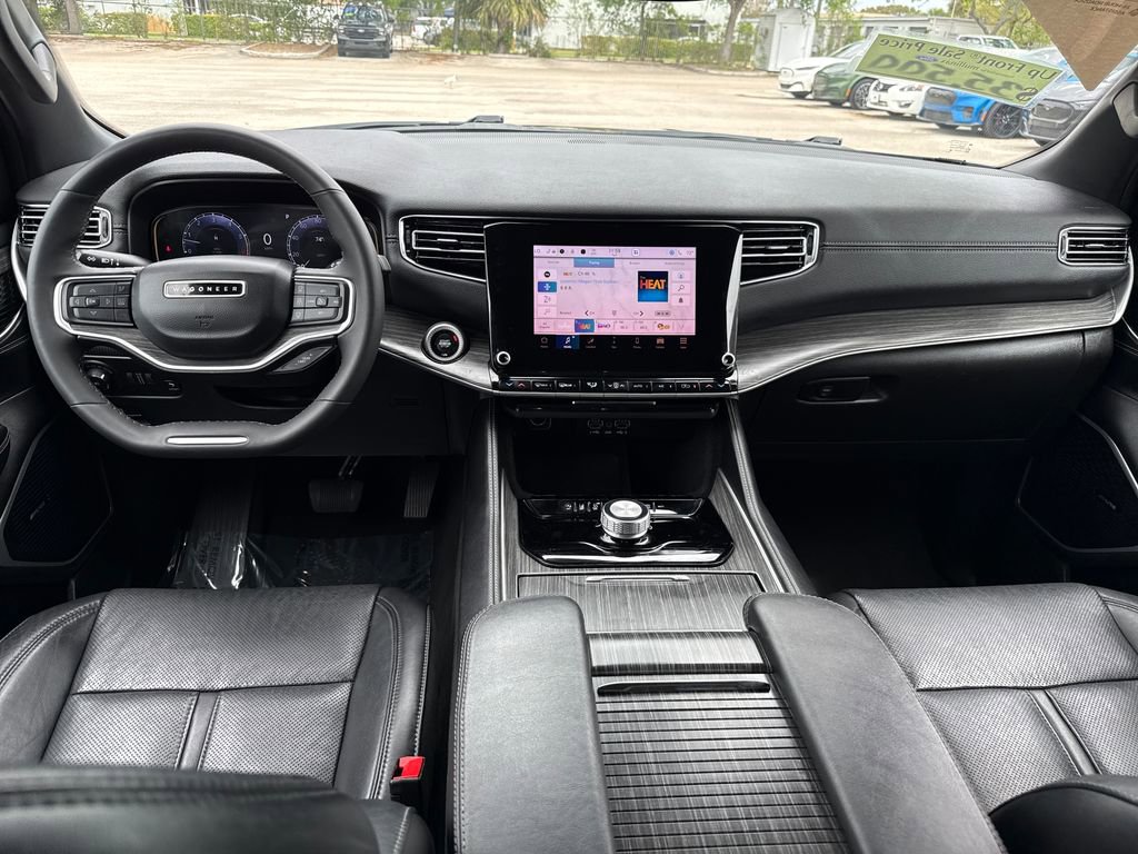 Used 2024 Jeep Wagoneer L Series II image 5