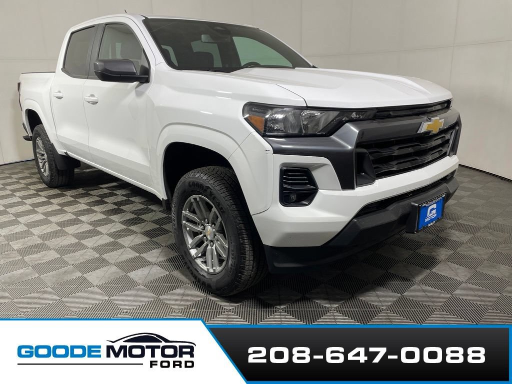 Used 2024 Chevrolet Colorado LT w/ LT Convenience Package II AWD/4WD image 2
