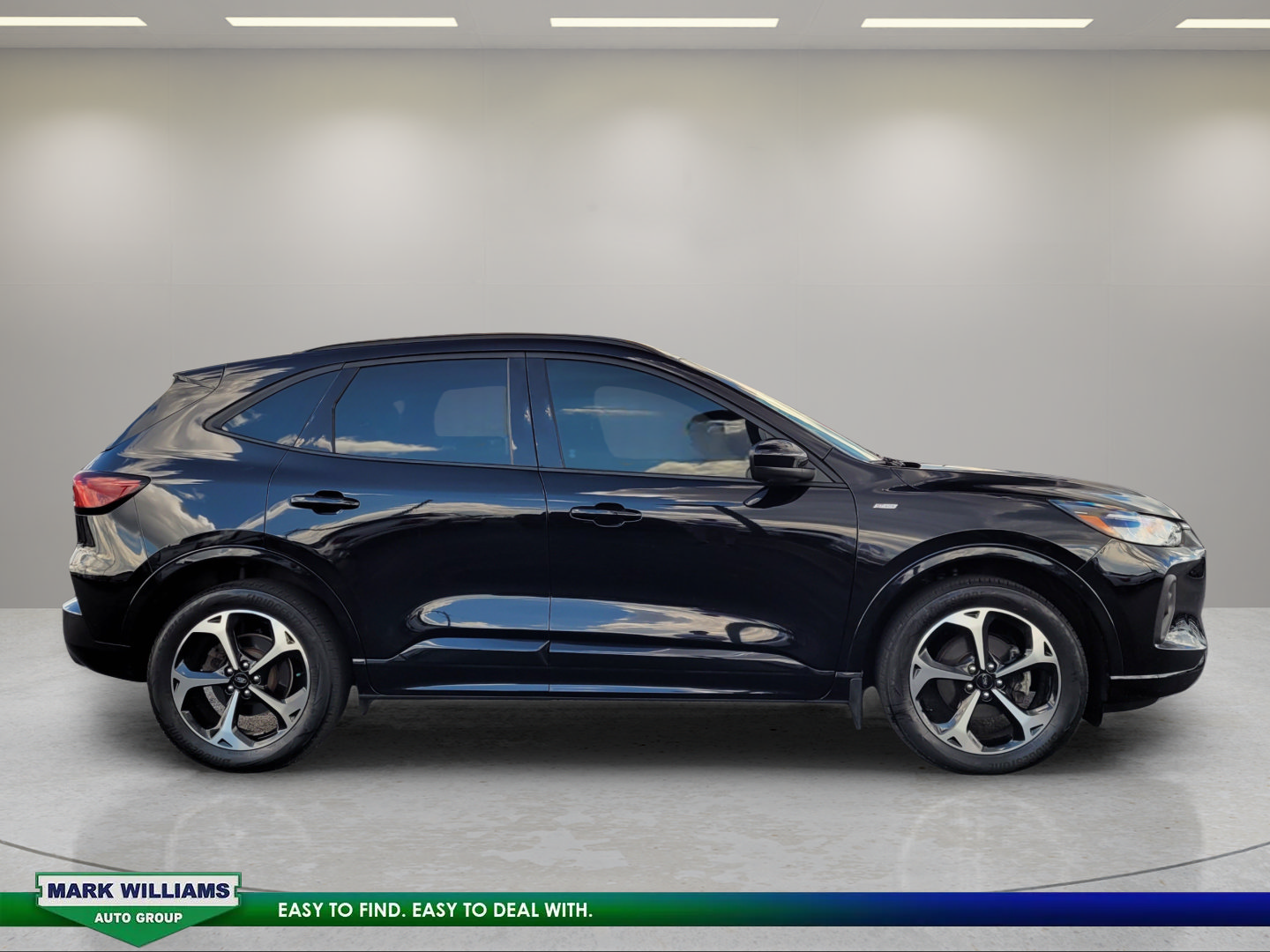 Certified 2023 Ford Escape ST-Line Select w/ Tech Pack #2 AWD/4WD image 2