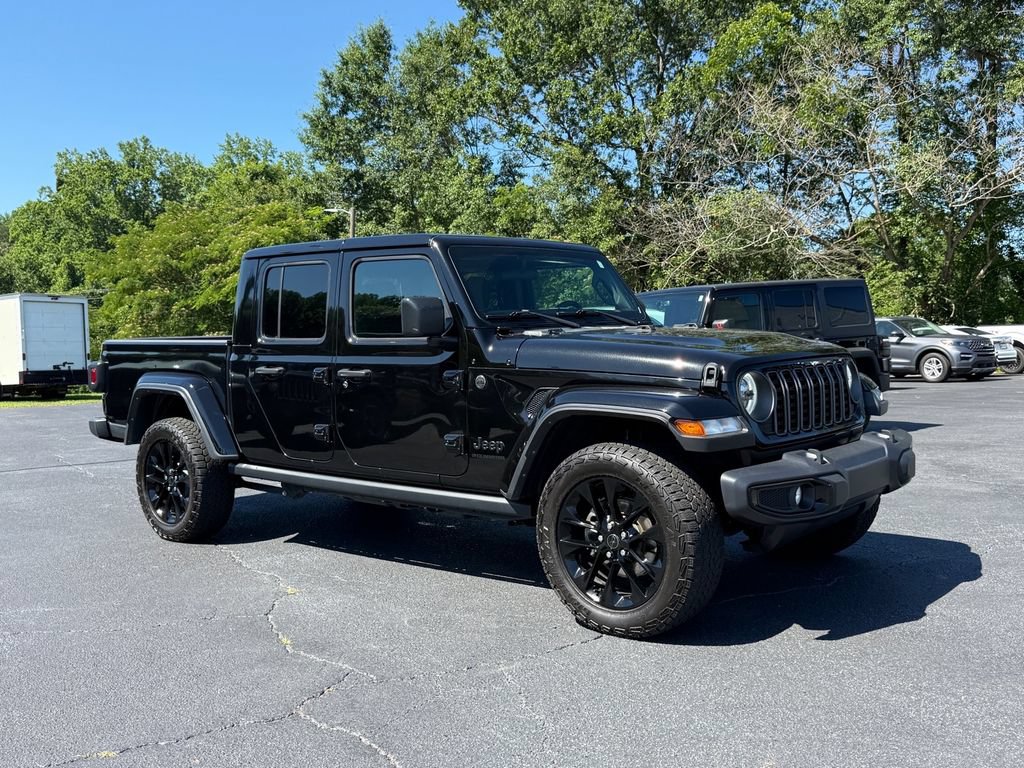 Used 2024 Jeep Gladiator Sport AWD/4WD image 2