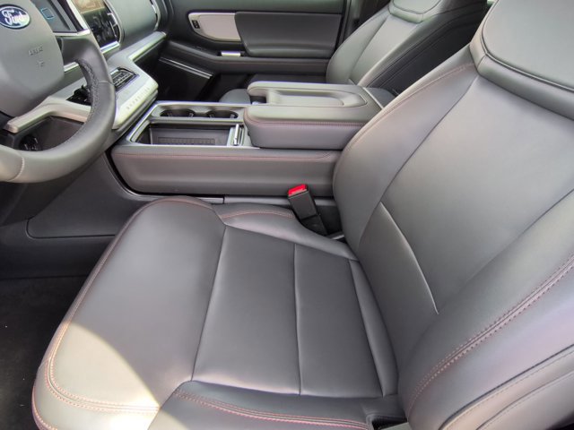 Certified 2025 Ford Expedition Active image 14