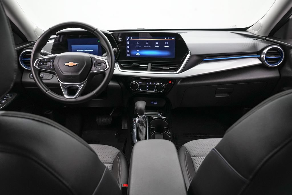 Used 2025 Chevrolet Trax LT w/ LT Convenience Package FWD image 14