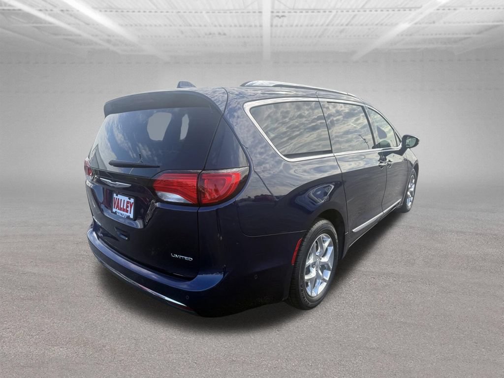 Used 2018 Chrysler Pacifica Limited w/ Advanced Safetytec Group FWD image 4