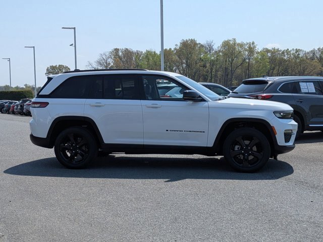 Used 2023 Jeep Grand Cherokee Limited w/ Luxury Tech Group II AWD/4WD image 6