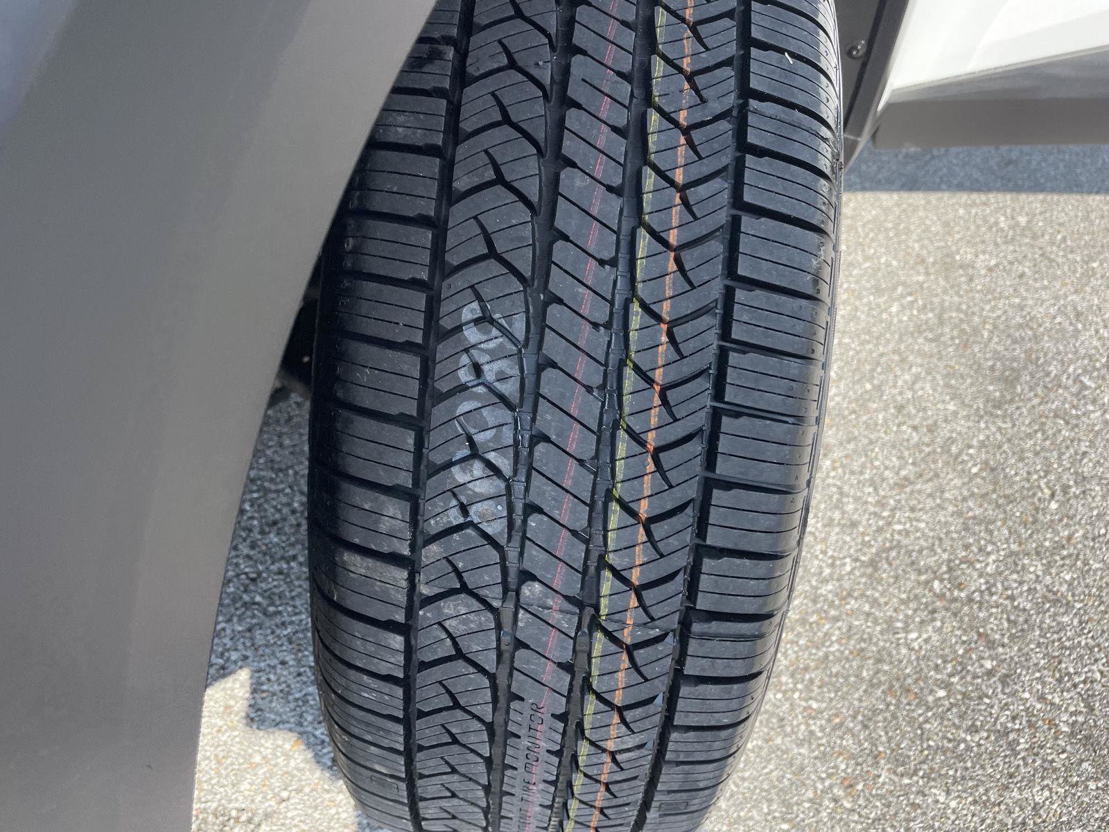 Used 2025 Chevrolet Trax LT FWD image 11