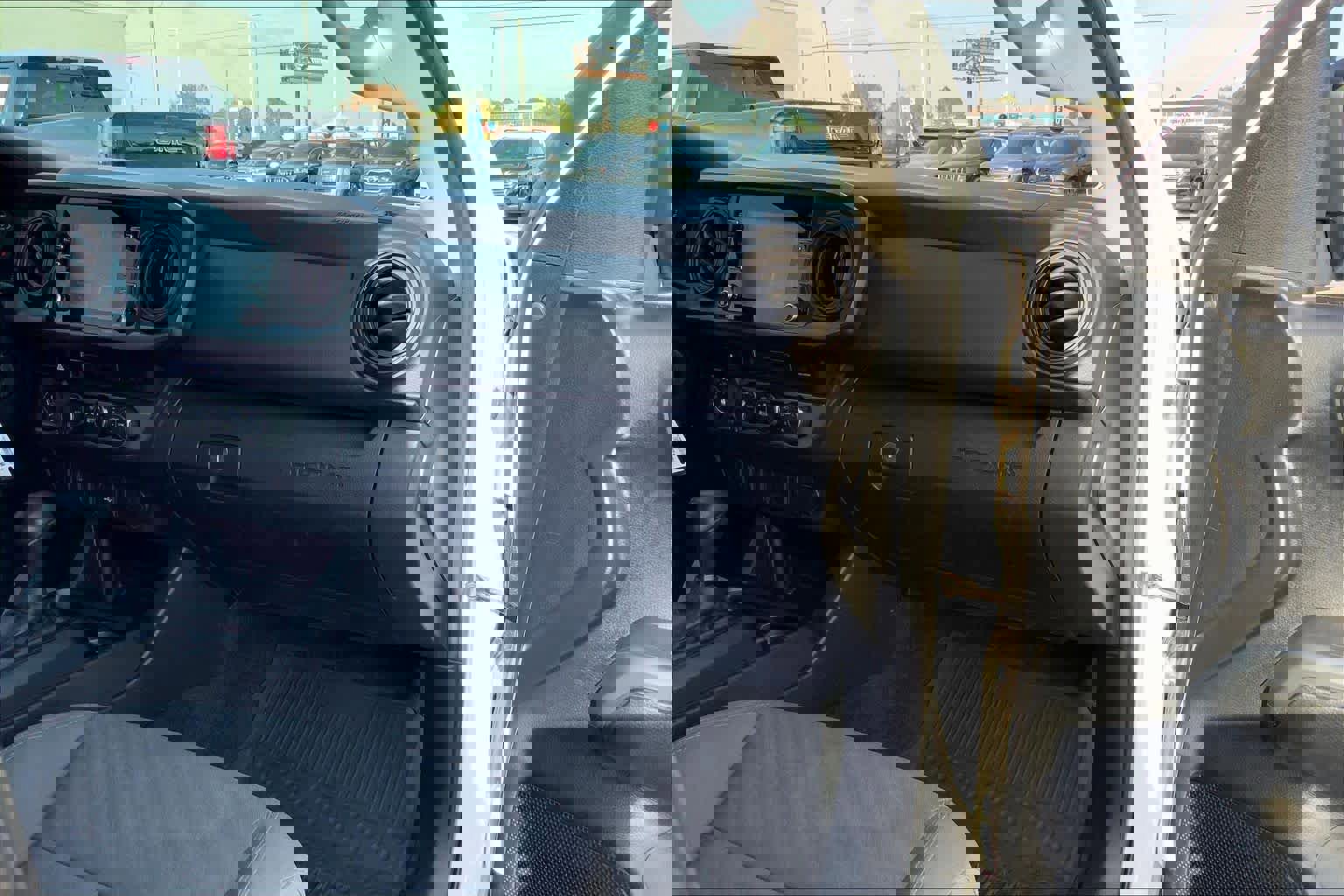 Used 2022 Toyota Tacoma SR image 18