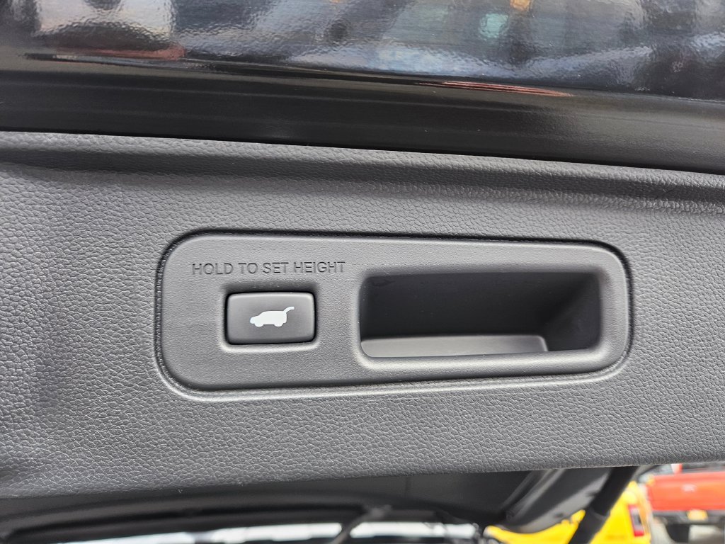 Used 2025 Honda Pilot Black Edition image 13