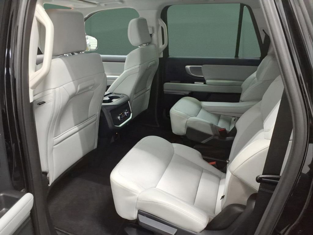 Certified 2025 Ford Expedition Max Platinum w/ Driver's Package AWD/4WD image 19