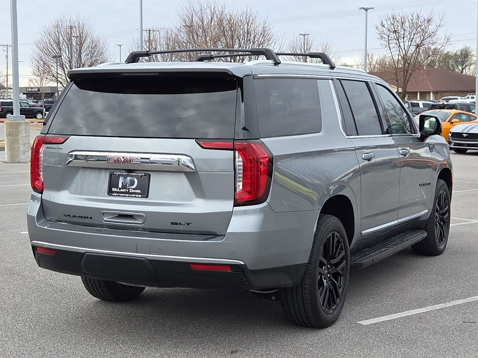 Used 2023 GMC Yukon XL SLT w/ SLT Premium Package image 5