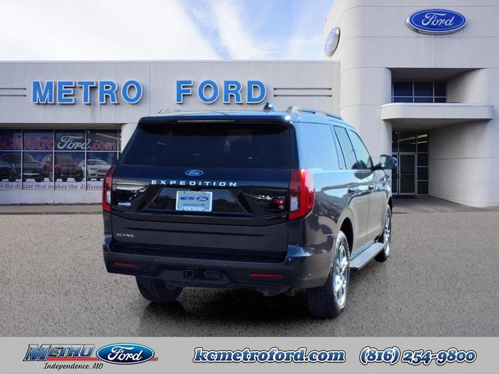 Certified 2025 Ford Expedition Active AWD/4WD image 3