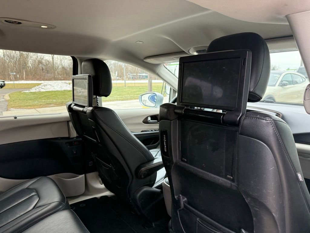 Used 2017 Chrysler Pacifica Touring-L Plus image 18