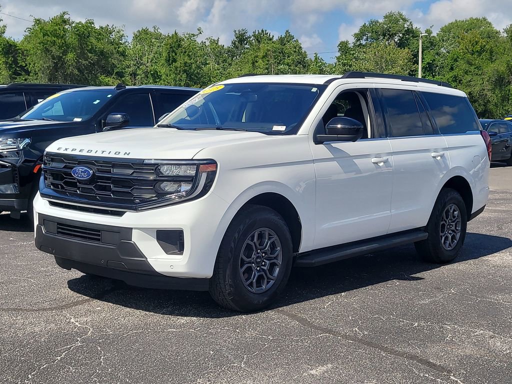 Certified 2025 Ford Expedition Active RWD image 2