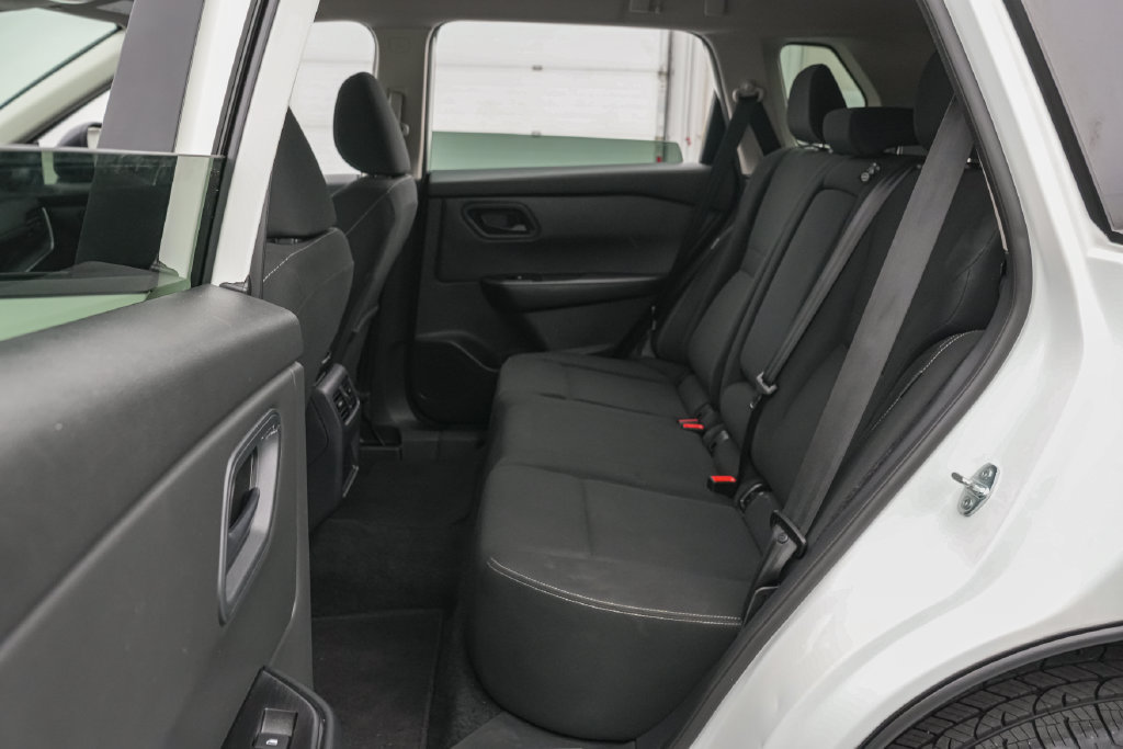 Used 2025 Nissan Rogue S AWD/4WD image 18