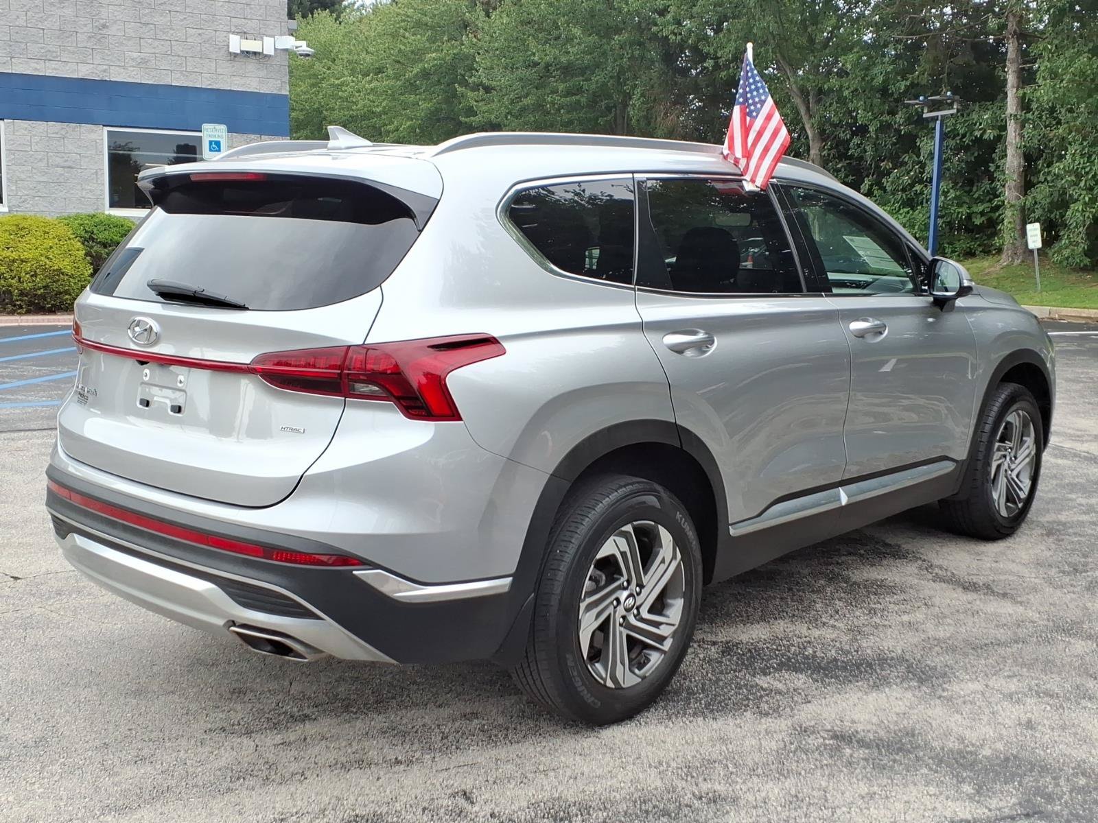 Used 2022 Hyundai Santa Fe SEL w/ Convenience Package AWD/4WD image 3