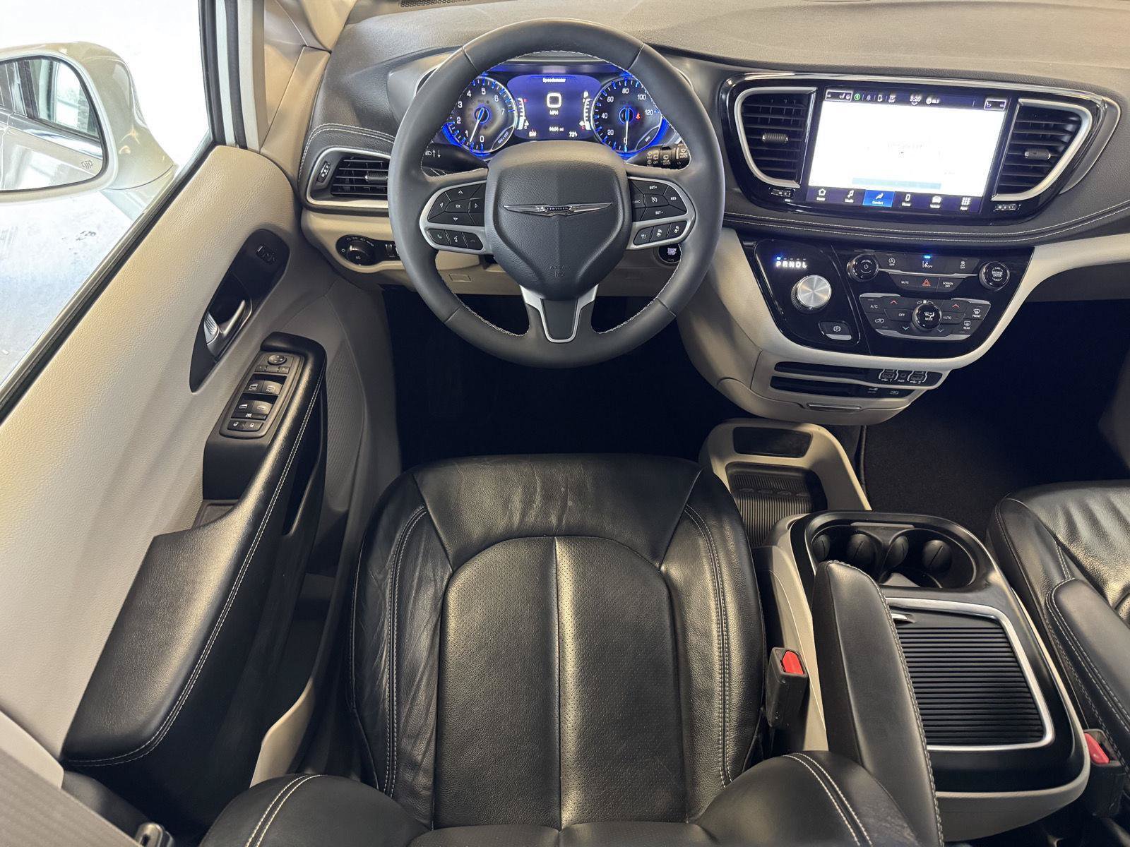 Used 2022 Chrysler Pacifica Touring-L AWD/4WD image 20
