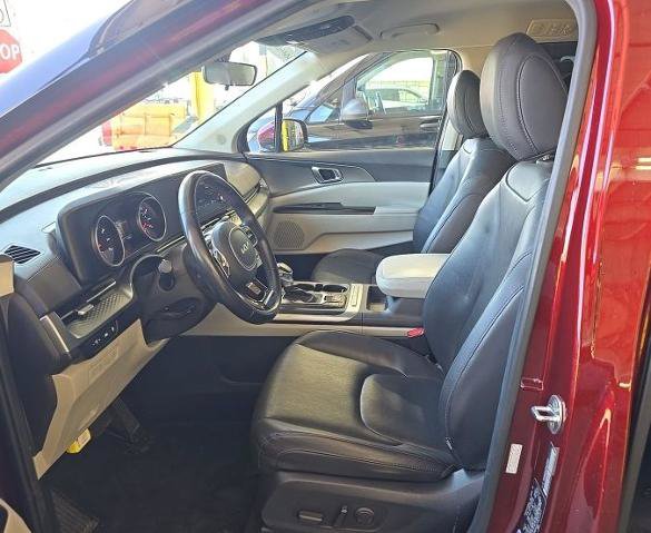 Used 2023 Kia Carnival LX FWD image 5