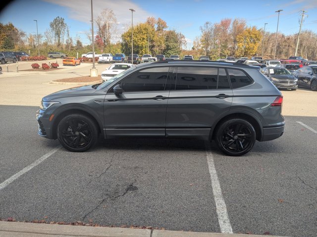 Used 2024 Volkswagen Tiguan SE R-Line image 6