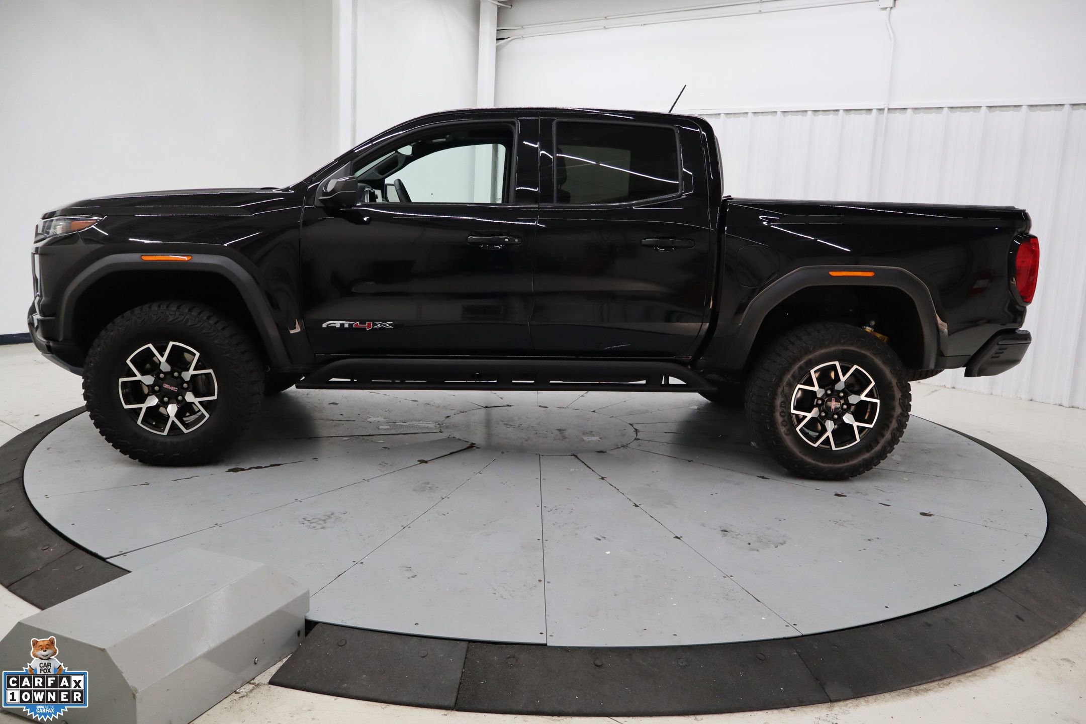 Used 2024 GMC Canyon AT4X AWD/4WD image 9