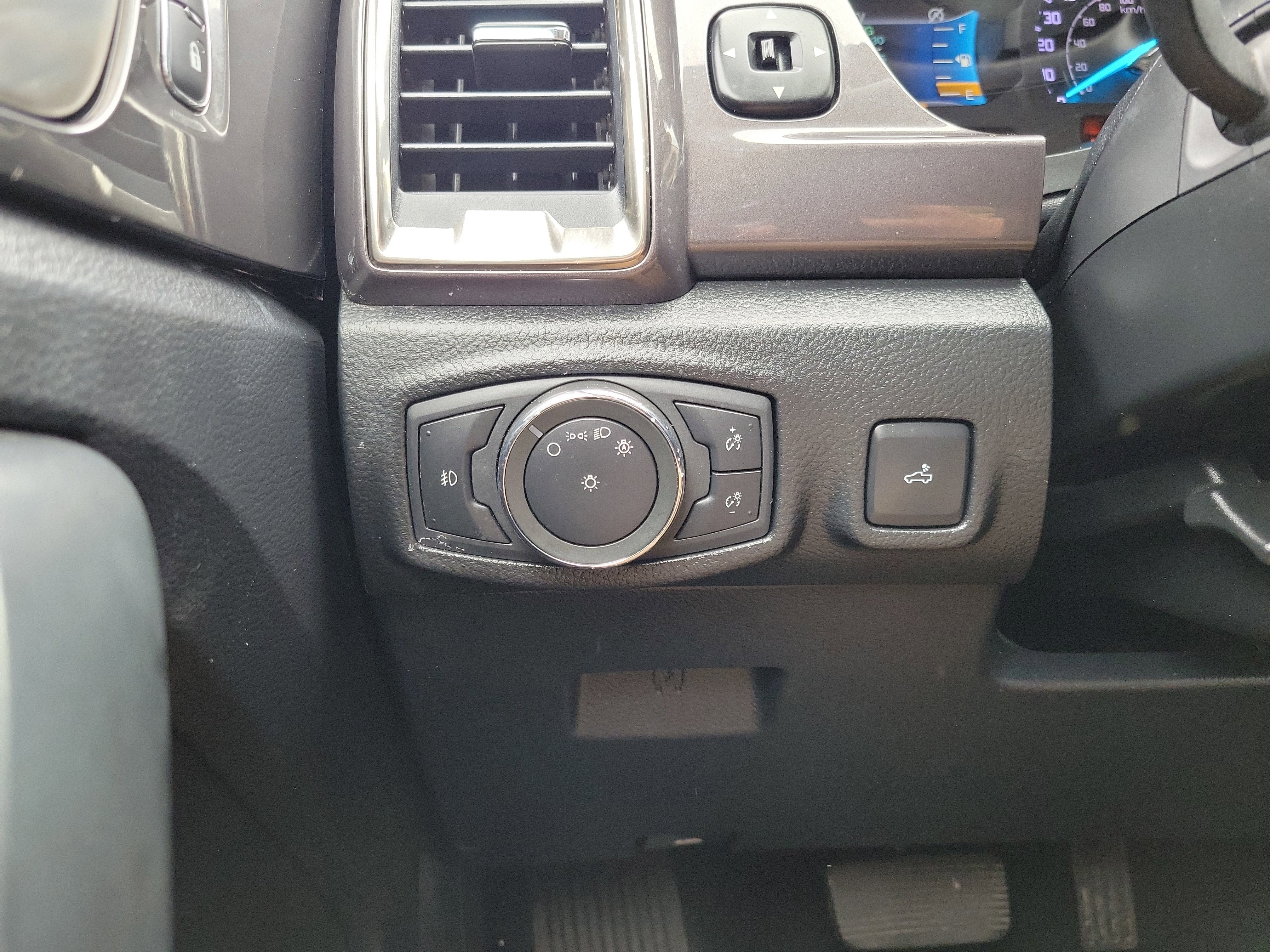 Certified 2019 Ford Ranger Lariat w/ Black Appearance Package image 10