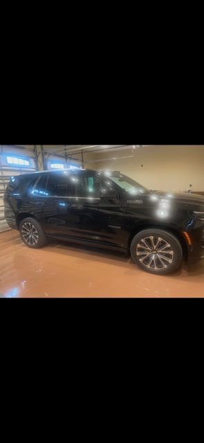 Used 2025 Chevrolet Tahoe High Country image 2