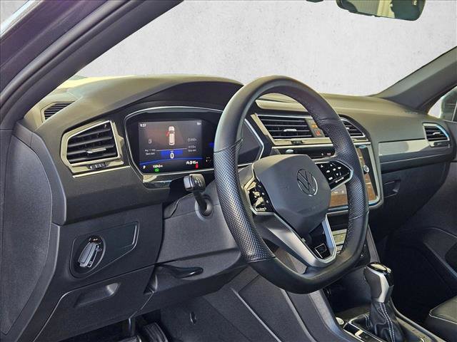 Used 2022 Volkswagen Tiguan SE R-Line image 10