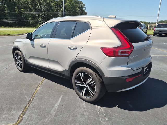 Used 2025 Volvo XC40 B5 Core AWD/4WD image 6