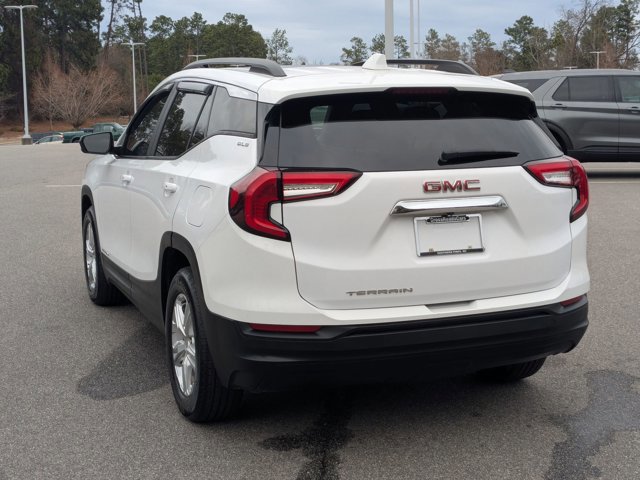 Used 2022 GMC Terrain SLE w/ Driver Convenience Package image 3