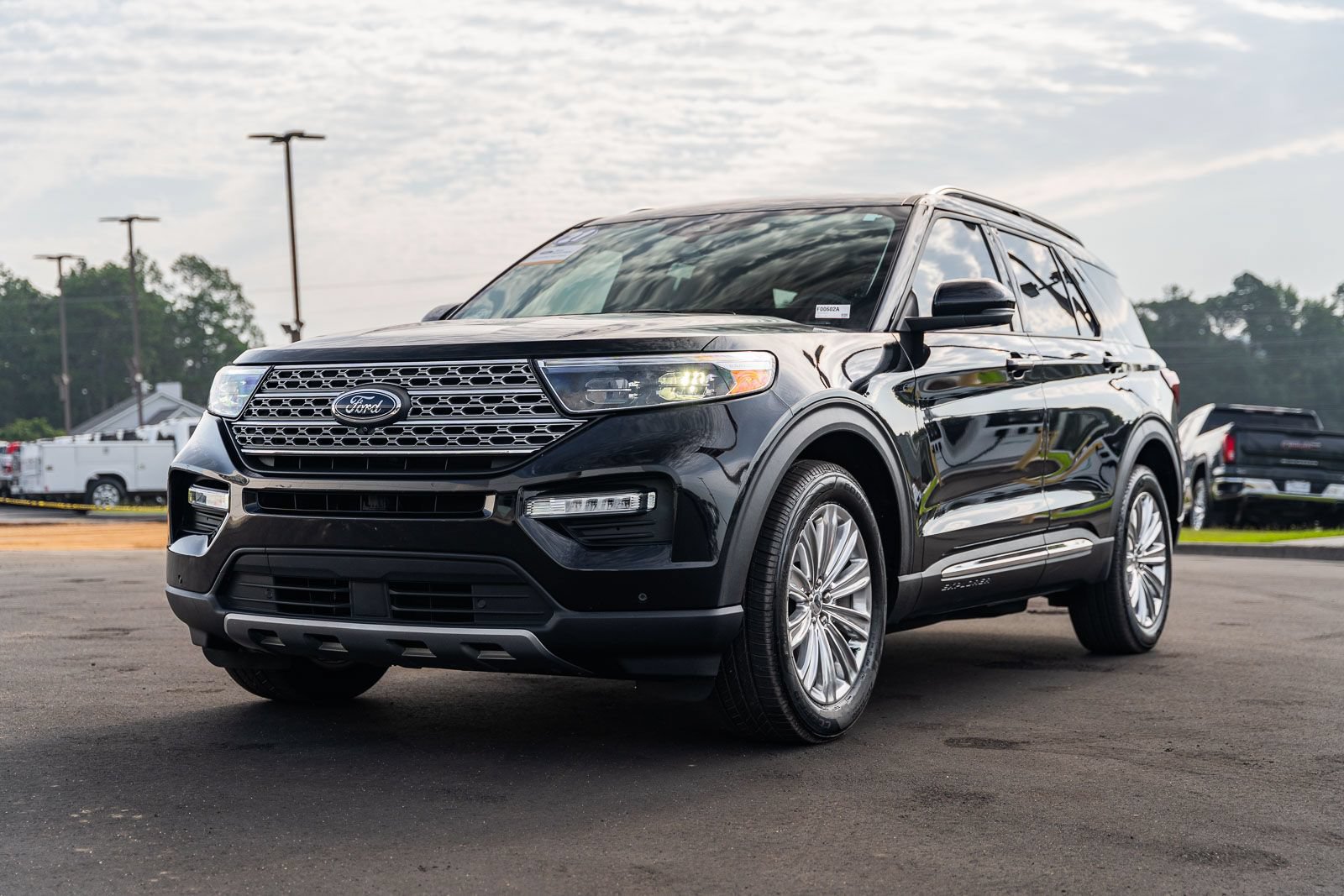 Certified 2021 Ford Explorer Limited w/ Hybrid Equipment Group 310A RWD image 3
