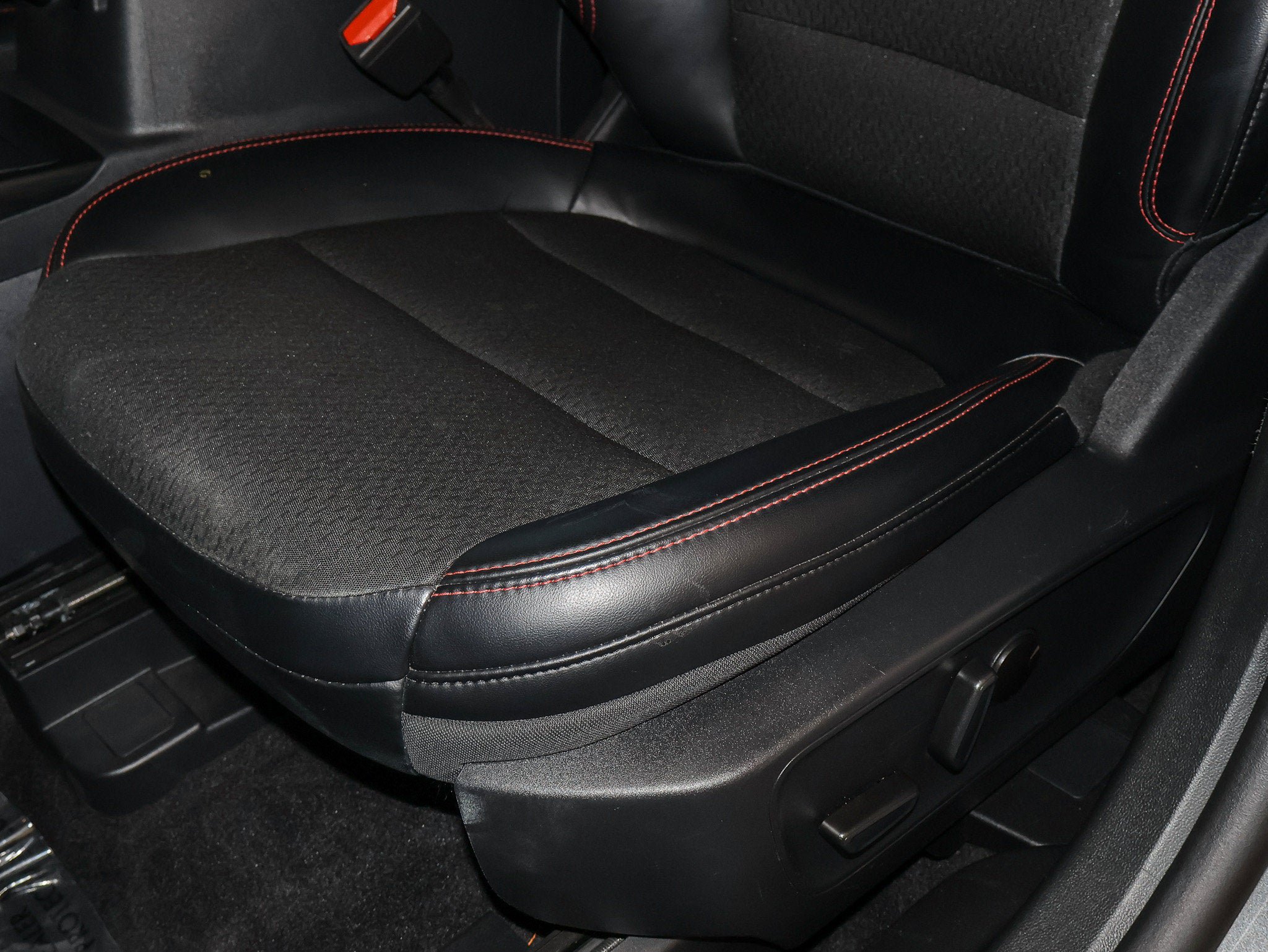 Certified 2025 Ford Escape ST-Line FWD image 24