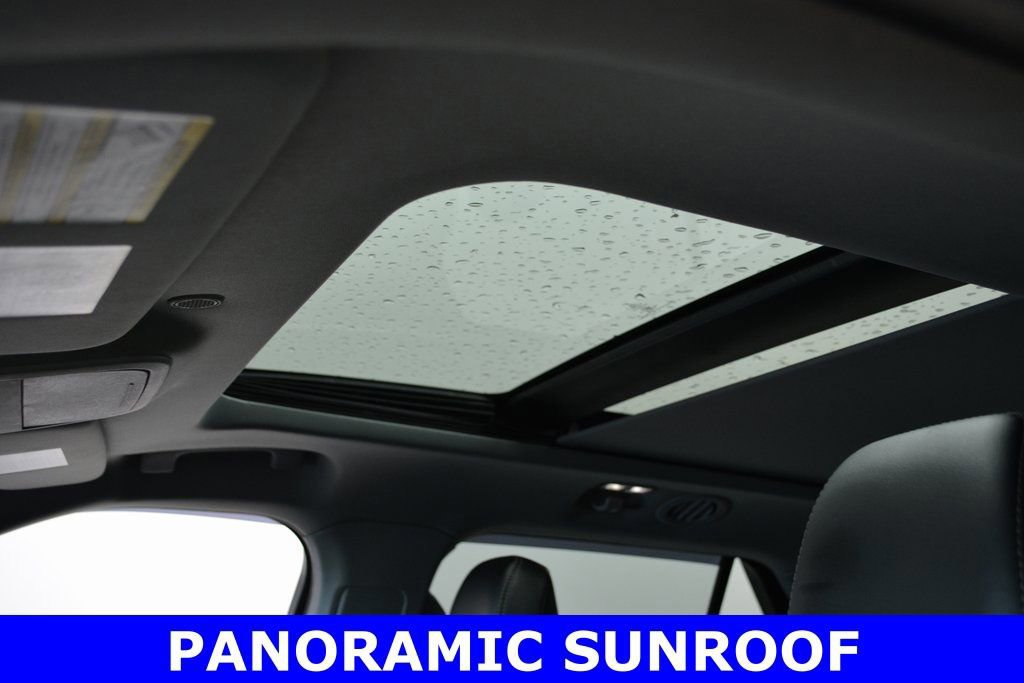 Certified 2022 Ford Explorer XLT w/ Equipment Group 202A image 15